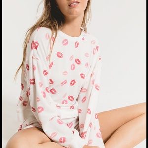 Z Supply Kissed Crew Pullover Sweatshirt, Size Medium